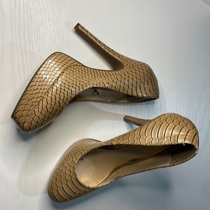 Jessica Simpson Platform Heel